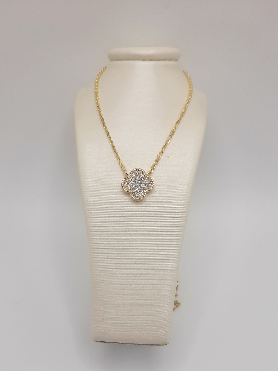 14Kt Yellow gold clover necklace