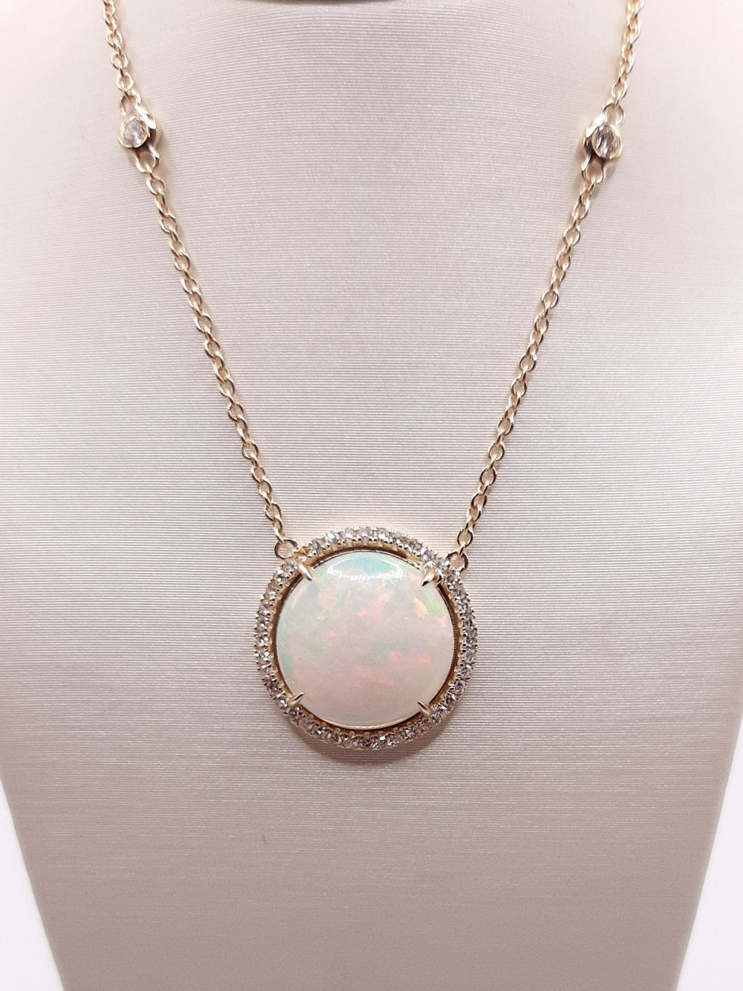 14Kt Yellow Gold Opal and Diamonds Necklace