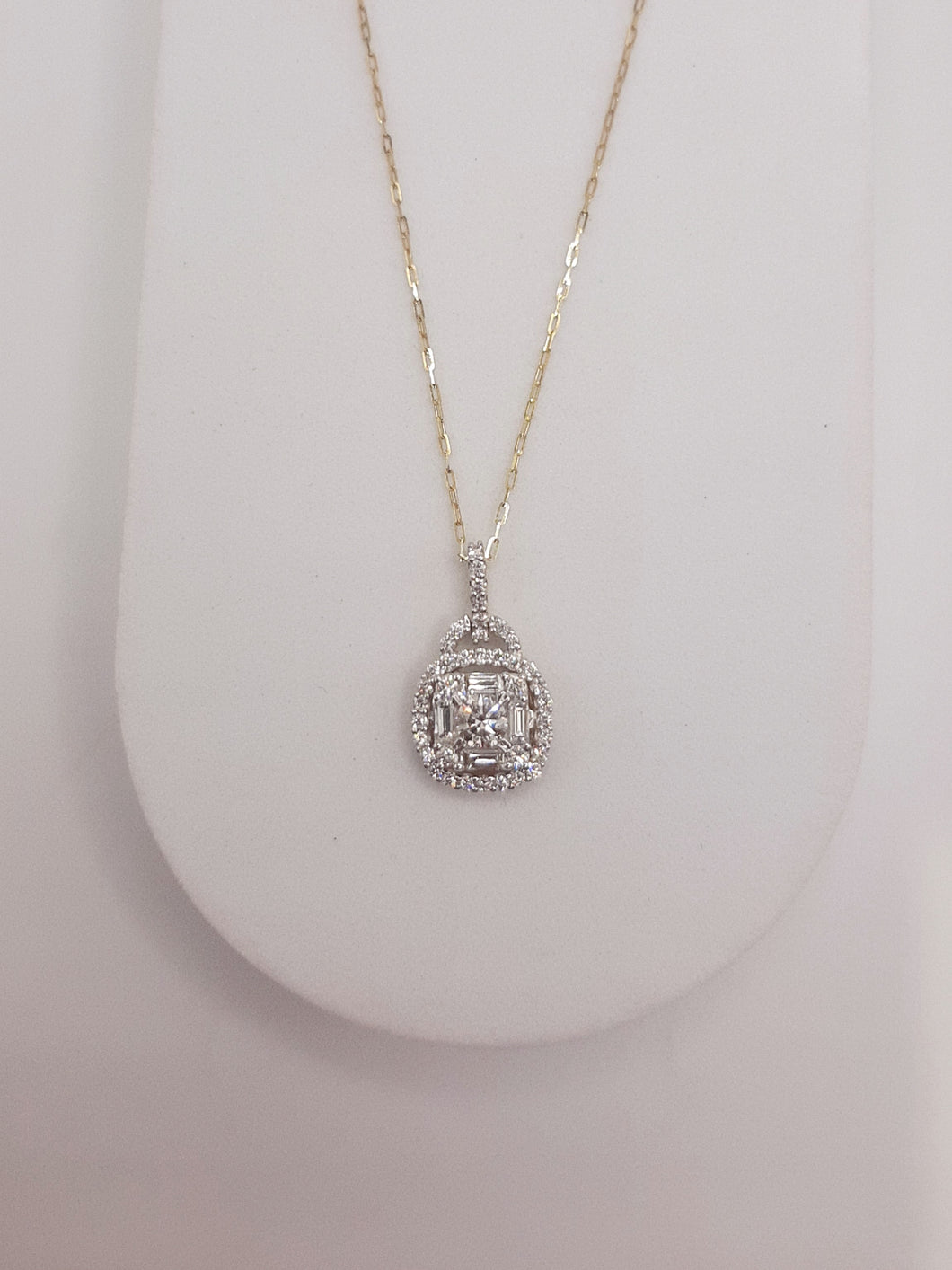 14Kt Yellow Gold Trending Diamond Pendant