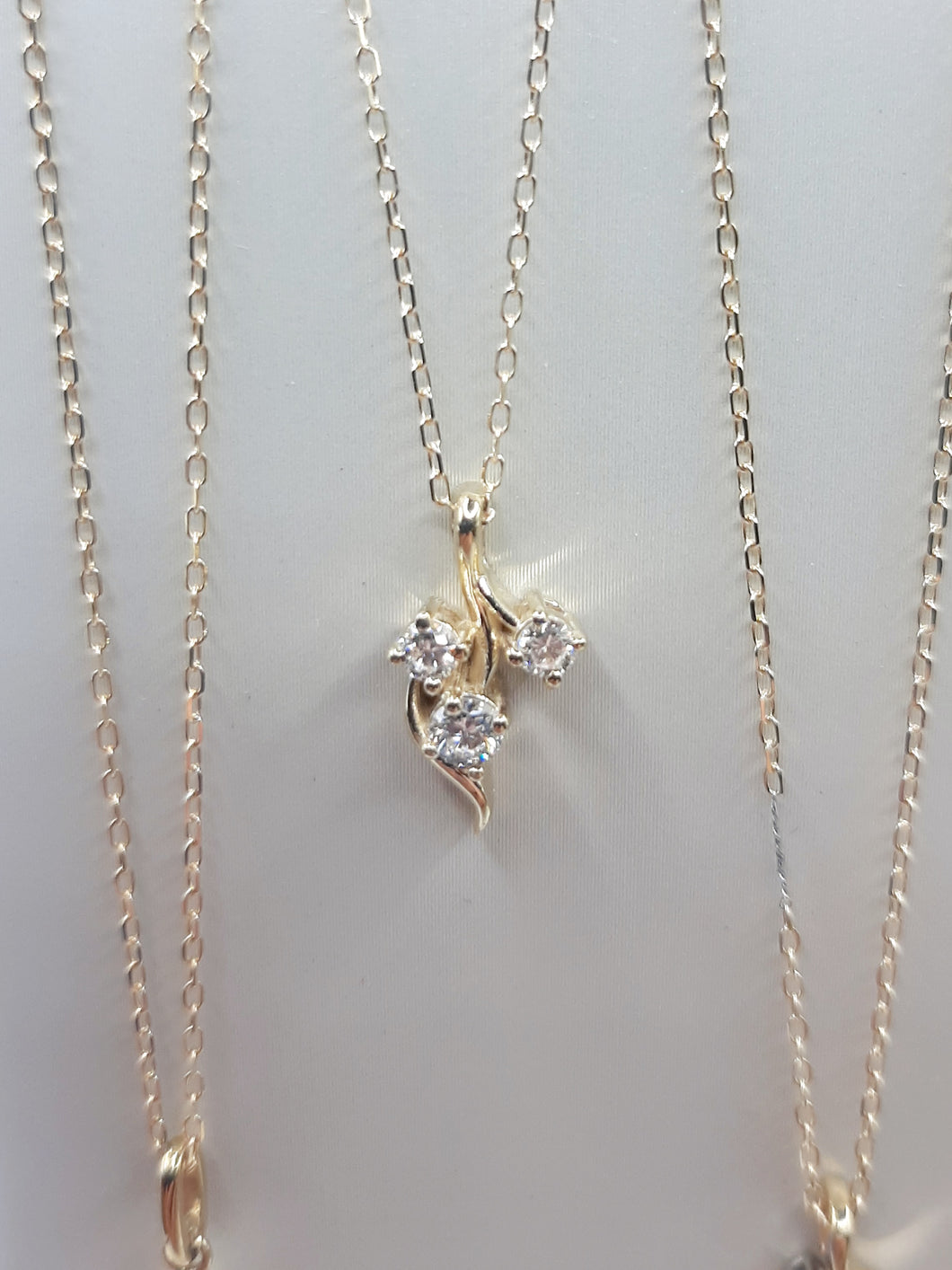 14kt yellow gold three stone diamond pendant