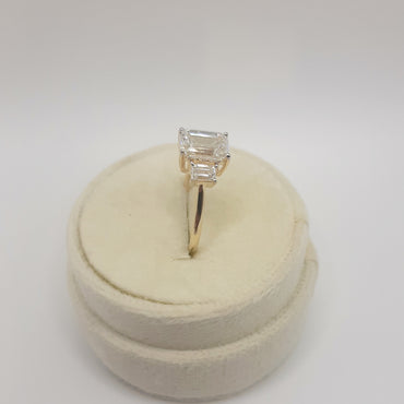 14kt yellow gold diamond three stone ring