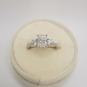 14kt yellow gold diamond three stone ring