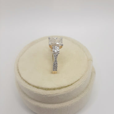 14kt yellow gold diamond three stone ring