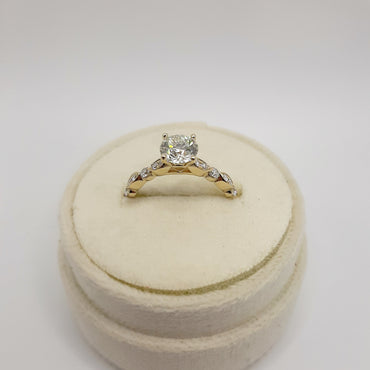 14kt yellow gold natural diamond ring