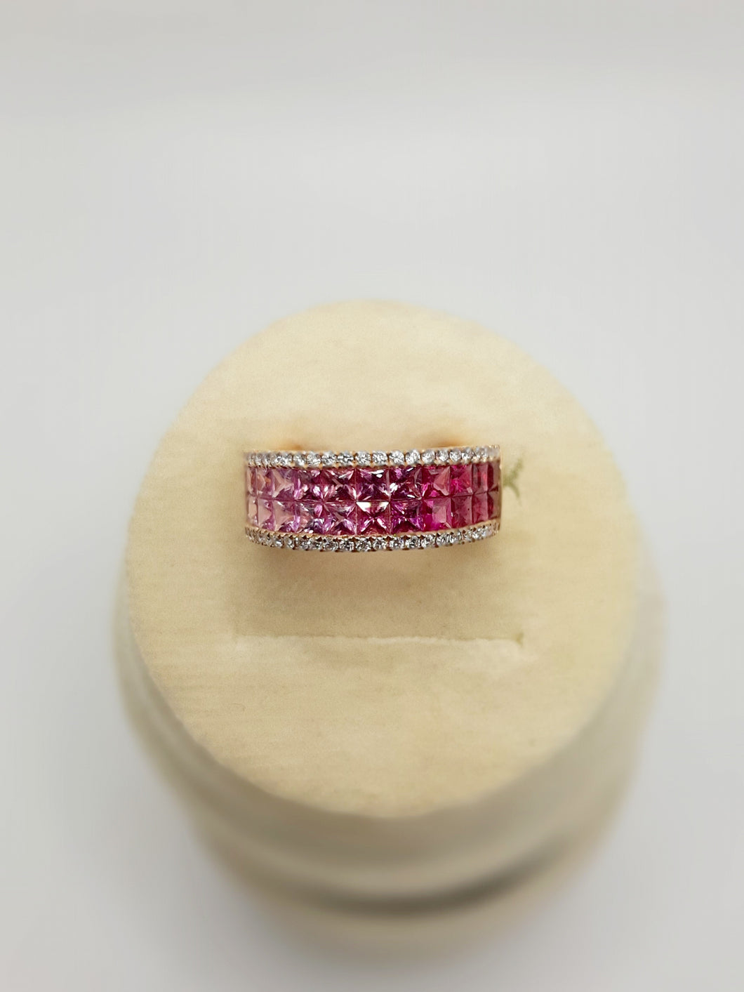 18Kt Yellow Gold Ring Featuring an Ombre' Palette of Natural Pink Sapphires