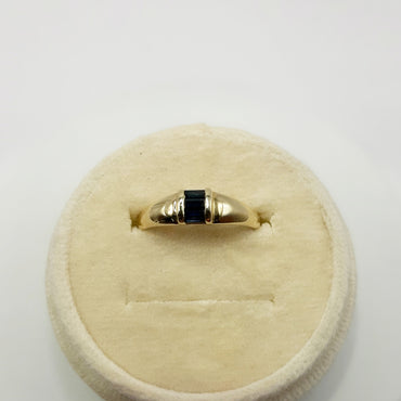 Gents 10Kt Yellow Gold Three Stone Band Featuring Natural Sapphires