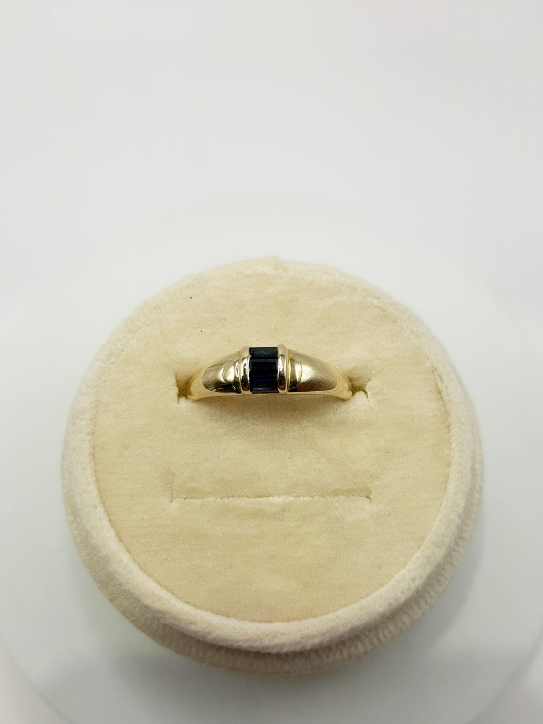 Gents 10Kt Yellow Gold Three Stone Band Featuring Natural Sapphires