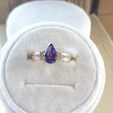 14kt Yellow Gold Round Diamond Pear Shaped Amethyst Ring