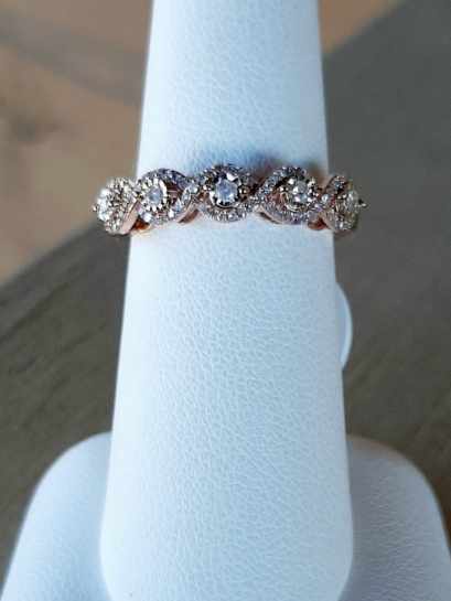 10Kt Rose Gold Halo Five Stone band