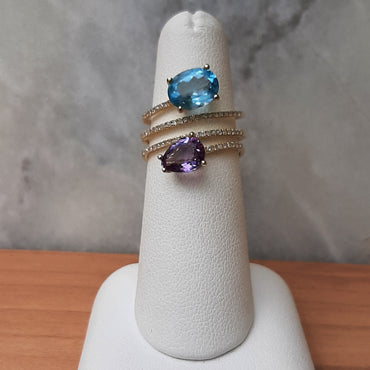 YG Oval Blue Topaz and Amethyst Ring